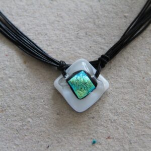 Lædersnøre halssmykke