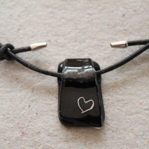 Lædersnøre halssmykke