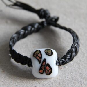 Lædersnøre armbånd