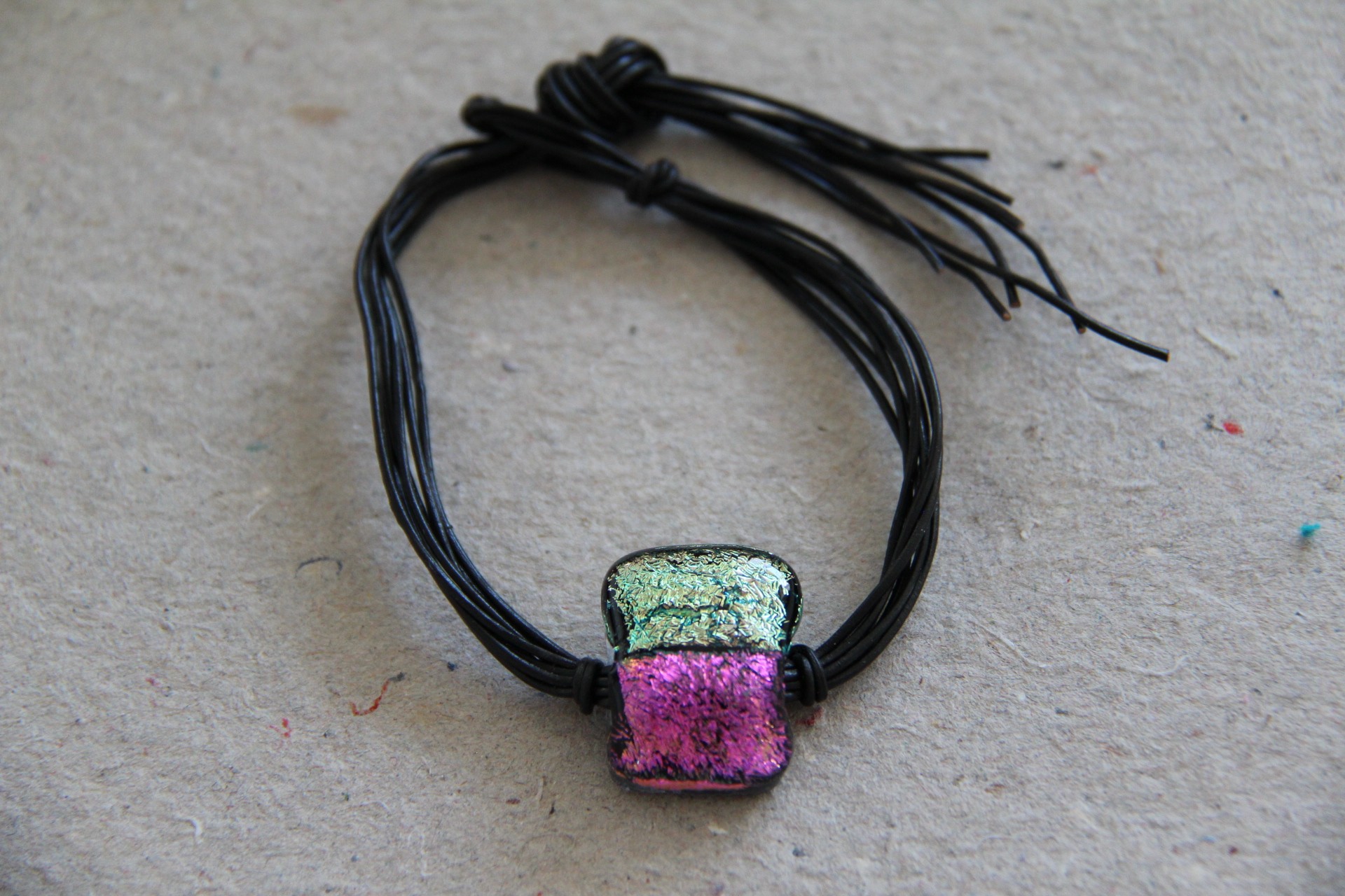 129.jpg Lædersnøre armbånd