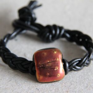 Lædersnøre armbånd