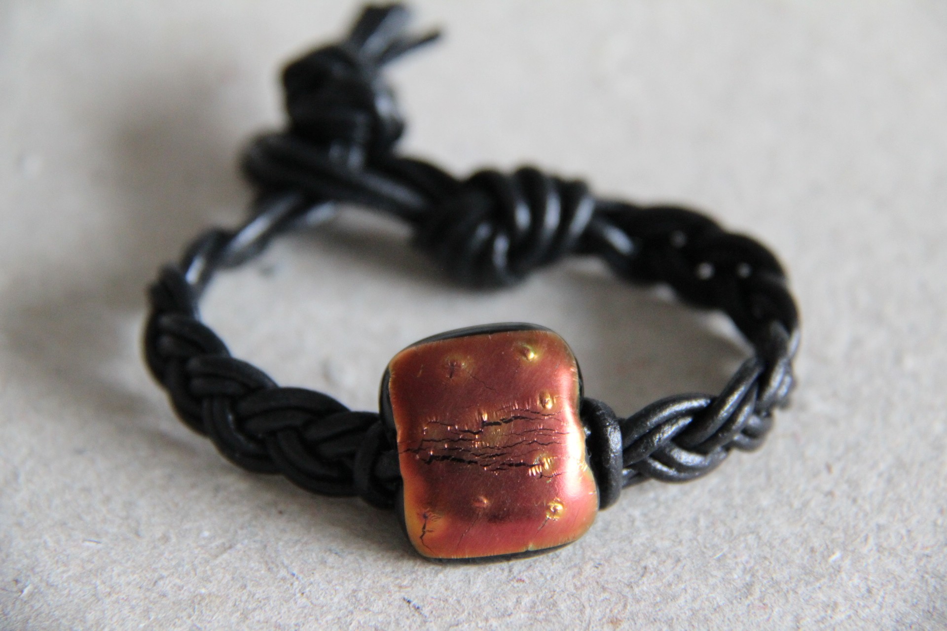 138.jpg Lædersnøre armbånd