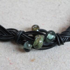 Lædersnøre halssmykke