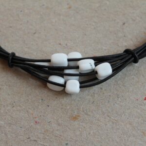 Lædersnøre halssmykke