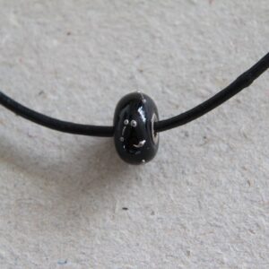 Lædersnøre halssmykke