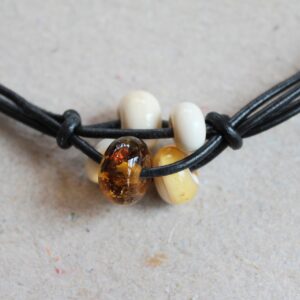 Lædersnøre halssmykke