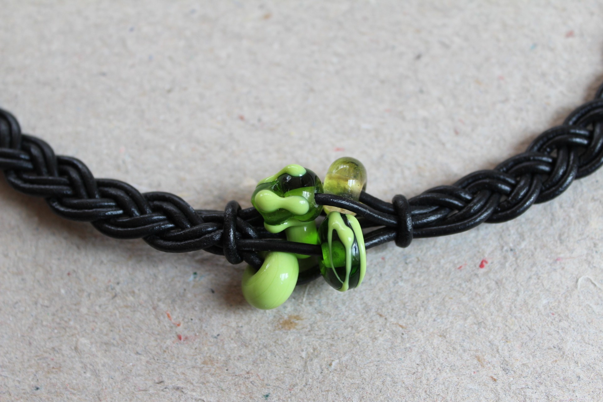 353.jpg Lædersnøre halssmykke