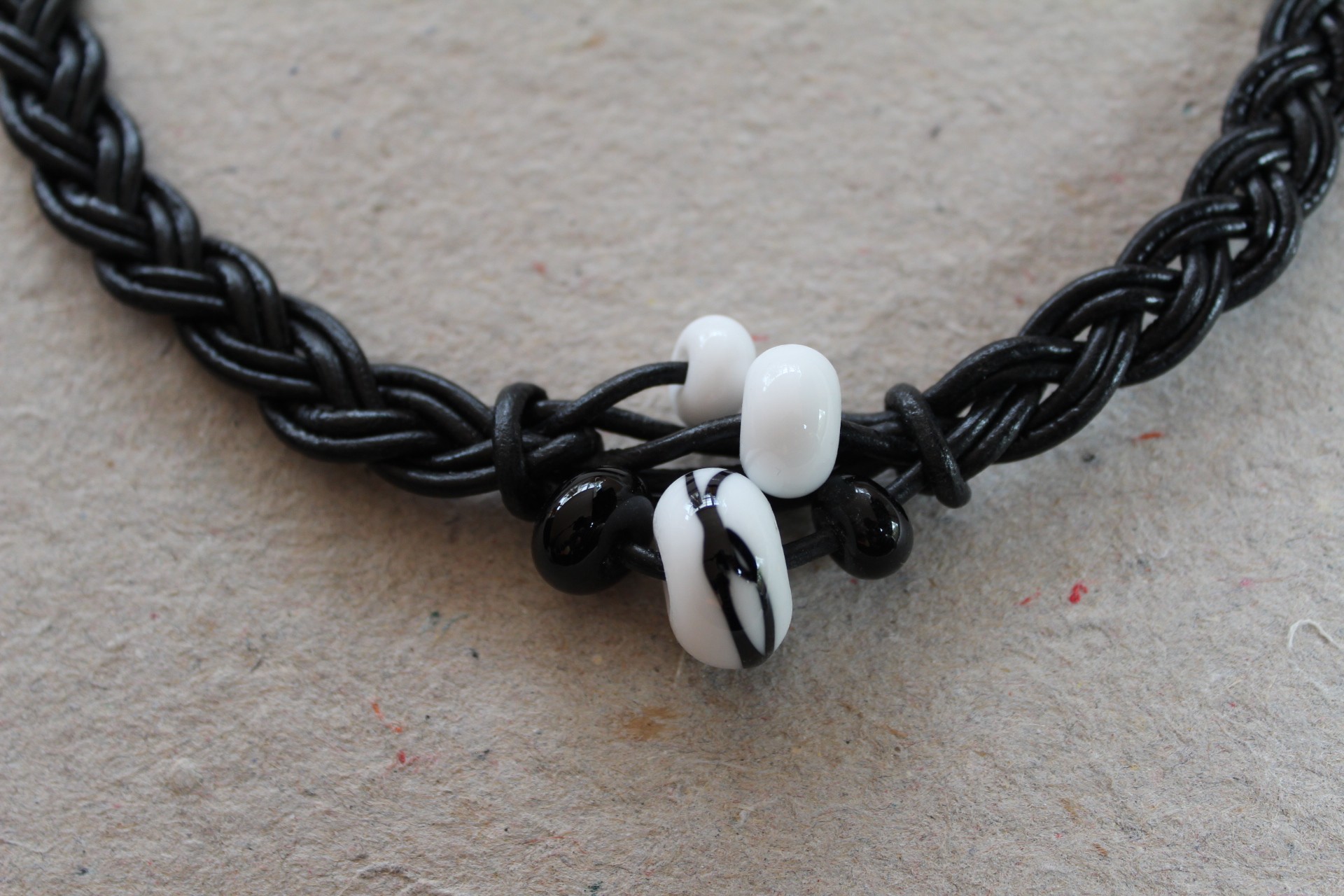 354.jpg Lædersnøre halssmykke