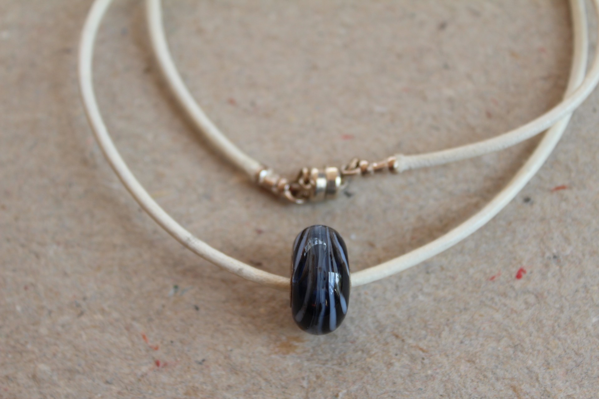 365.jpg Lædersnøre halssmykke