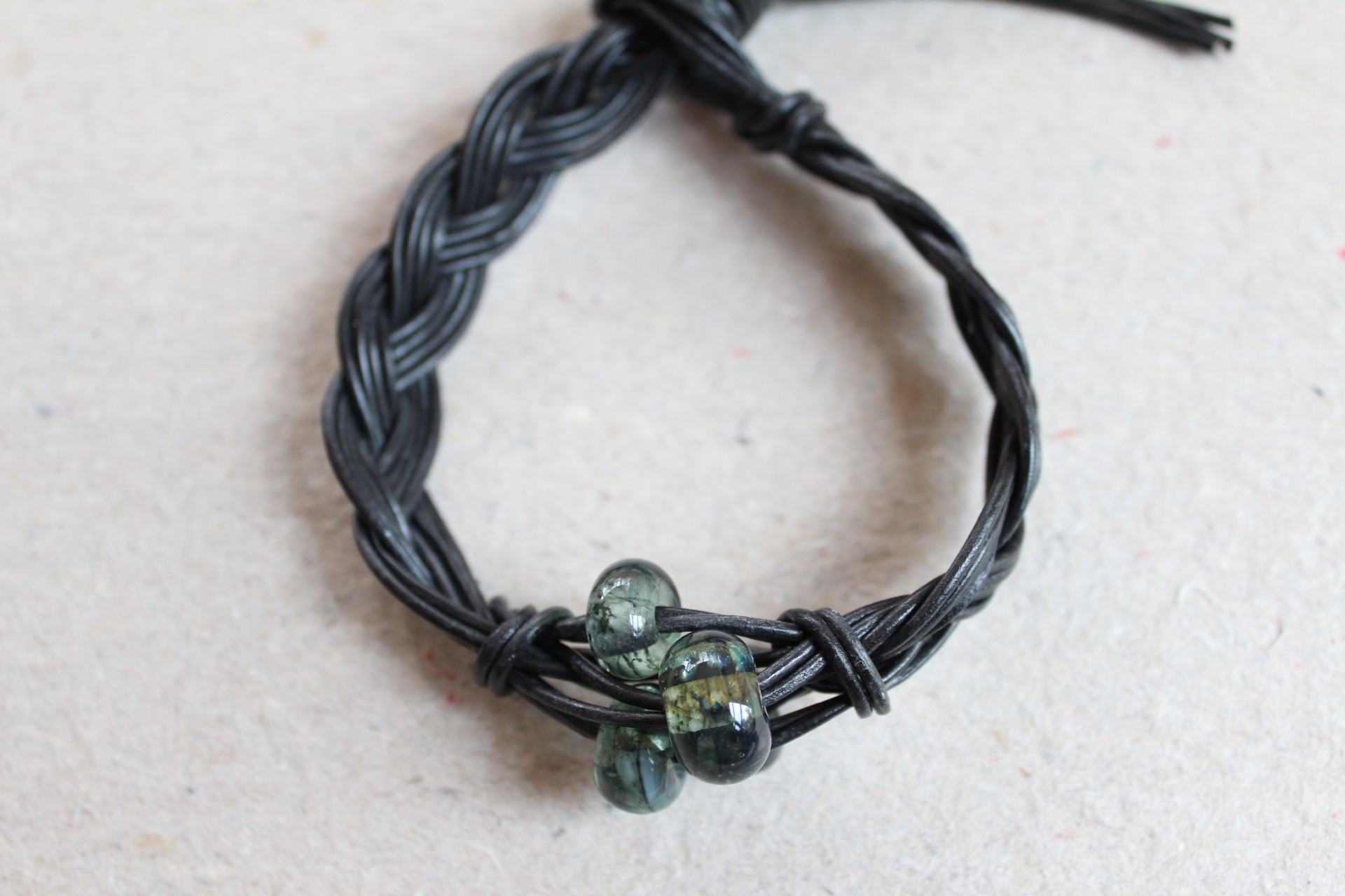 387.jpg Lædersnøre Armbånd