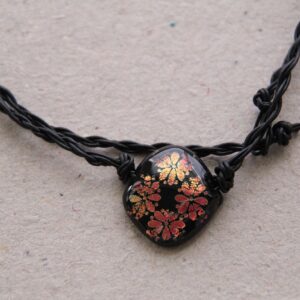 Lædersnøre halssmykke